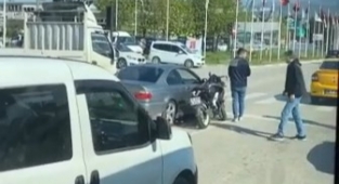 Trafikte yumruk yumruğa yol verme kavgası