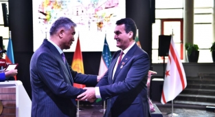TÜRKSOY’dan Dündar’a Onur Madalyası