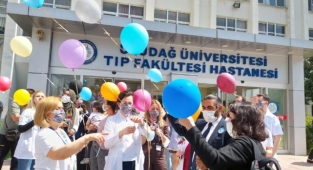 UÜ'nde balonlar hasta çocuklar için gökyüzüyle buluştu