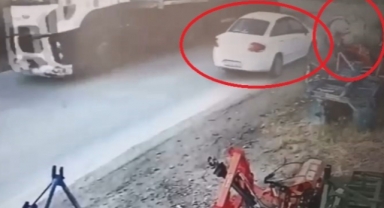 12 tonluk metal rulo yola düştü