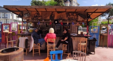 7 milyonluk kafenin dekorasyonu hurdadan