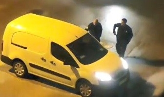 Araç sürerken uyuyakaldı