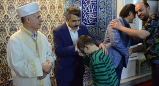 Başkan Yılmaz, vatandaşlarla bayramlaştı