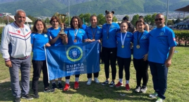 Bursa Büyükşehir Belediyesporlu atletlerden 12 madalya, 1 kupa