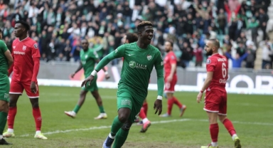 Bursaspor’un Portekizli futbolcusu Joao Pedro takıma veda etti