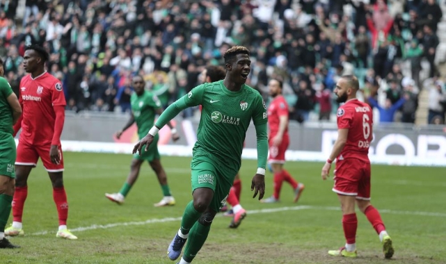 Bursaspor’un Portekizli futbolcusu Joao Pedro takıma veda etti