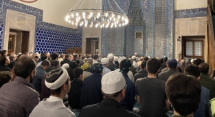 Camiler son teravih namazında doldu taştı