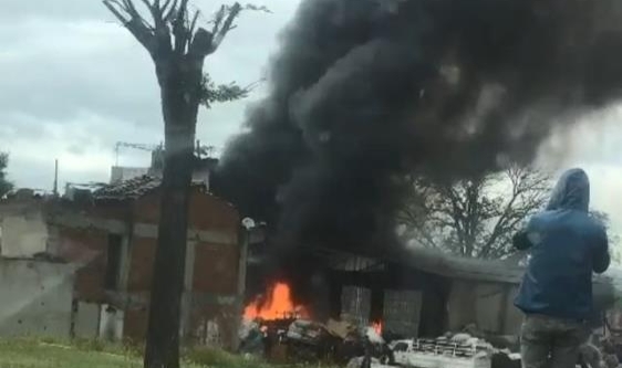 Depoda çıkan yangın korkuya neden oldu