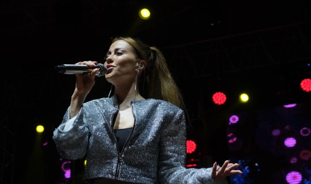 Derya Uluğ'dan Bursa'da konser