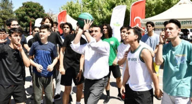 Dündar gençlerle potada buluştu