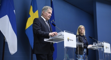 Finlandiya ve İsveç'ten resmi başvuru