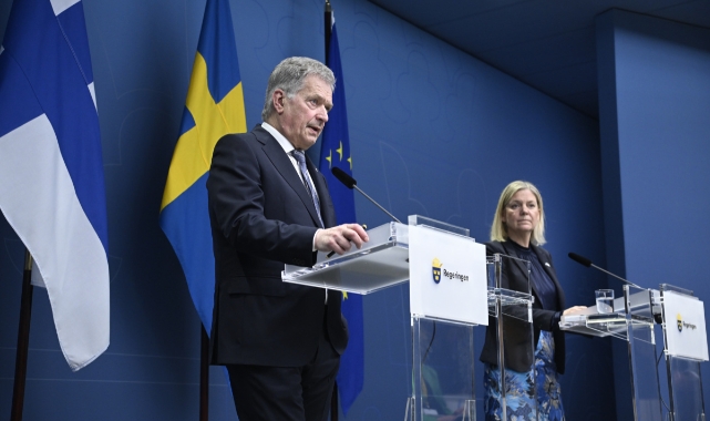 Finlandiya ve İsveç'ten resmi başvuru