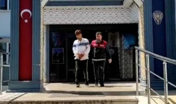 Firari hırsızlar yakayı ele verdi