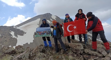 İnegöl Belediyesporlu dağcılar Hasan Dağına tırmandı