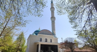 Kadınların ekmek yaparak yaptırdığı cami ibadete açıldı