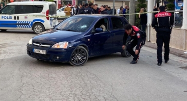 Kaza yaptı, kendisini uyaran 2 kişiye kurşun yağdırdı