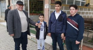 Küçük çocuktan örnek davranış