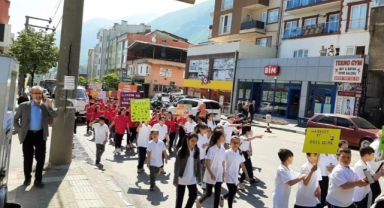 Öğrencilerden “Sağlık için hareket et” yürüyüşü
