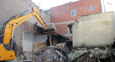 Osmangazi’de metruk binalarla mücadele sürüyor