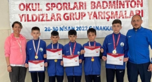 Osmangazili badmintoncular birincilik kürsüsünde