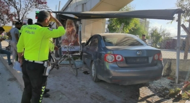Otomobil durağa daldı: 1 yaralı