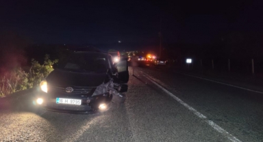 Otomobiller kafa kafaya çarpıştı