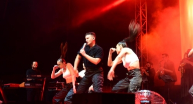 Ünlü şarkıcı Edis’ten Bursa'da coşkulu konser