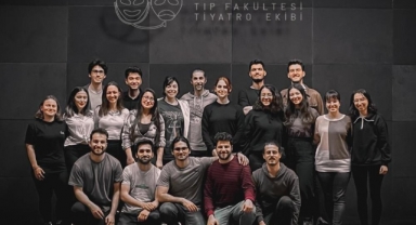 UÜ Tıp Tiyatro ekibi Polydrama ile sahnede