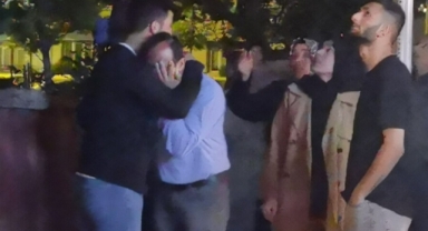 Yanan evini görünce gözyaşılarına boğuldu