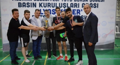 Basın çalışanları futsal ile stres attı