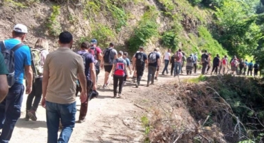 Bursa'da dağcılardan çevre için ‘atıksız yürüyüş’
