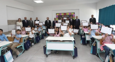 Bursa’da öğrencilerin karne coşkusu