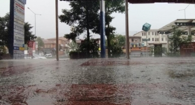 Bursa'da sağanak etkili oluyor