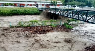Çay ve dereler taşmaya başladı