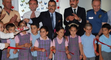 Hayırseverlerden İsaören okuluna kütüphane