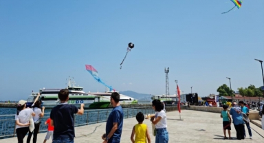 Mudanya semalarında atıklar uçtu