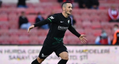 Namiq Alasgarov, Bursaspor’la olan sözlemesini feshetti