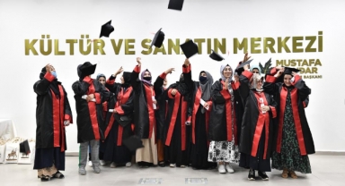 Osmangazi’de yetişkinlerin mezuniyet sevinci