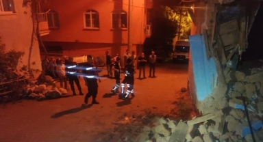 Otomobil evin duvarına daldı: 1 ölü