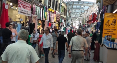 Tarihi çarşıda esnaf bir birine girdi,