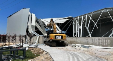 Tarım arazisine yapılan kaçak fabrikalar yıkıldı
