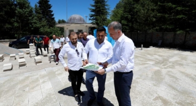 Turgut Alp Türbesi’nin restorasyon çalışmaları sürüyor