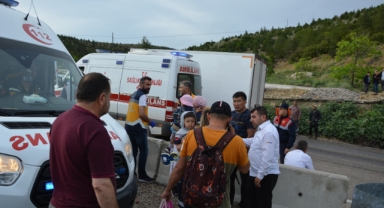 Turistleri taşıyan midibüs devrildi:1 ölü, 22 yaralı