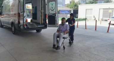 Yolcu midibüsü kamyona çarptı 16 kişi yaralandı