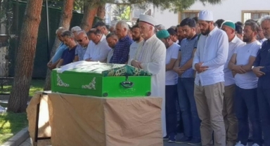4 yaşındaki Ahsen gözyaşları arasında toprağa verildi