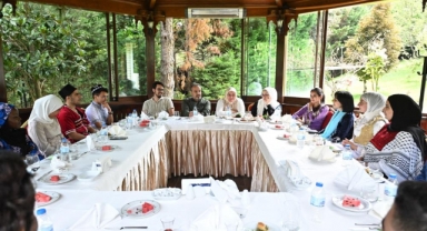 Aktaş, yabancı öğrencilerle kahvaltıda buluştu