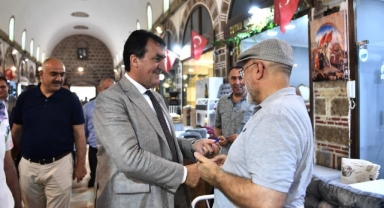Başkan Dündar, esnafla bayramlaştı