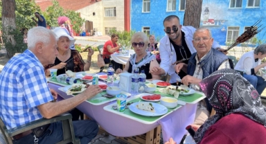 Bursalı fenomen ciğerci huzur evi sakinlerini sevindirdi
