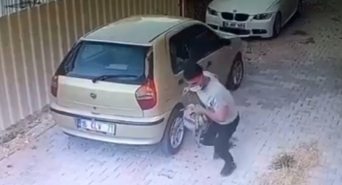 Camı patlatıp çantayı çaldı