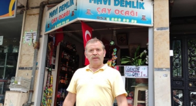 Çay içene ücretsiz kiraz ikram ediyor